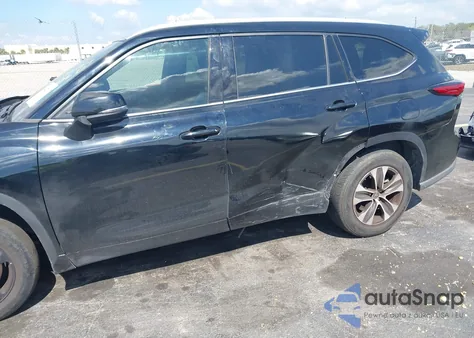 2022 Toyota Highlander Xle z USA, uszkodzony, nr VIN 5TDGZRAHXNS543471